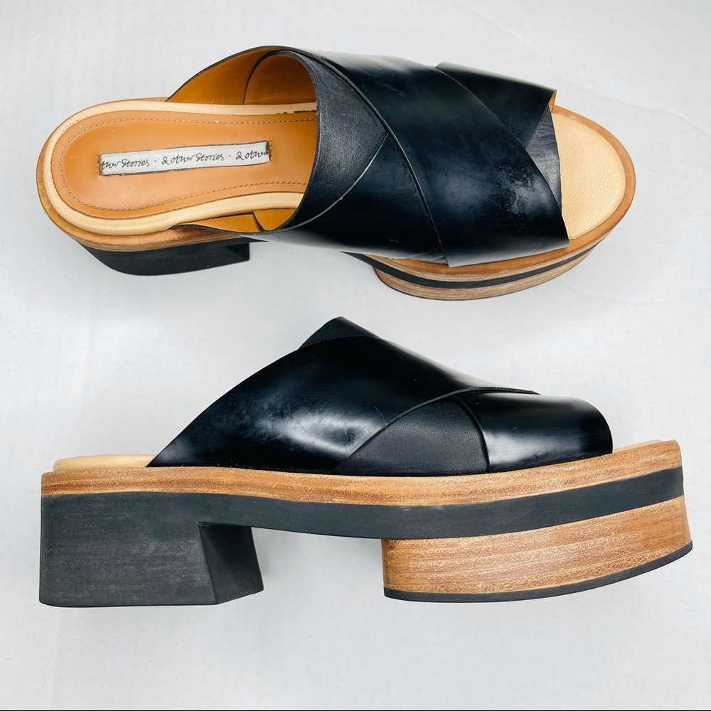 & Other Stories Black and Tan Platform Sandals